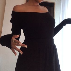 GUESS ~ OFF THE SHOULDER LONG SLEEVE TOP
